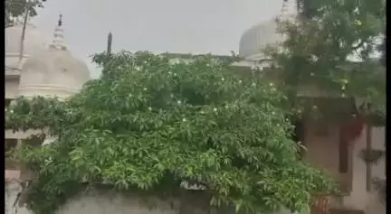 मानिकपुर: करौंधीकला गांव में मंदिर की हनुमान व शिव मूर्तियों के साथ छेड़छाड़, मौके पर पुलिस के साथ पहुंचे CO