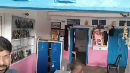 इटवा: बेलवा दरिया बक्श गांव में स्वर्ण व्यवसायी के घर से चोरों ने डेढ़ लाख नकदी और ₹20 लाख के आभूषण की चोरी की