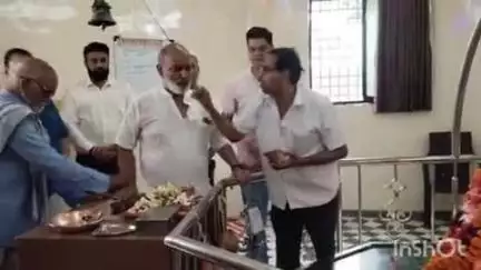 पाचोरा: शहरातील पुनगाव रोडवरील श्री गजानन मंदिरातून पाचोरा पिपल्स बॅंकेच्या निवडणुकीतील उमेदवार निलेश मराठे यांचा प्रचार सुरू