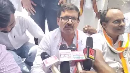 डीएम कार्यालय पर कांग्रेसी पदाधिकारियों ने राज्यपाल को संबोधित ज्ञापन सौंपा, जिला अध्यक्ष ने दी जानकारी