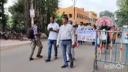 পুরুলিয়া ১: ১ন পঞ্চায়েত সমিতির উদ্যোগে  বেলগুমা হাইস্কুলে আন্তর্জাতিক প্লাস্টিক মুক্ত দিবস উদযাপন করা হলো, উপস্থিত ADM জেনারেল