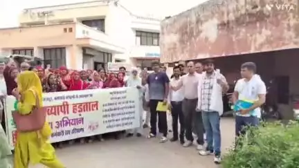 जींद: पौली गांव में मजदूरों ने सरकार के खिलाफ की नारेबाजी, 9 जुलाई को राष्ट्रव्यापी हड़ताल में शामिल होने का किया आह्वान