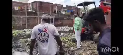 गोला गोकरणनाथ: गोला नगर पालिकाध्यक्ष ने सतौती नाले की सफाई का स्थलीय निरीक्षण किया, दिए दिशा निर्देश