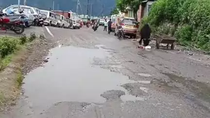 पौड़ी: अतिवृष्टि की संभावनाओं को देखते हुए नगर पालिका परिषद पौड़ी हाई अलर्ट मोड पर, नालों और स्कवरों को खोलने की कार्रवाई शुरू