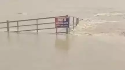 सरयू का जलस्तर चेतावनी बिंदु को पार कर 19 सेंटीमीटर ऊपर पहुंचा, खतरे के निशान की तरफ बढ़ रहा है