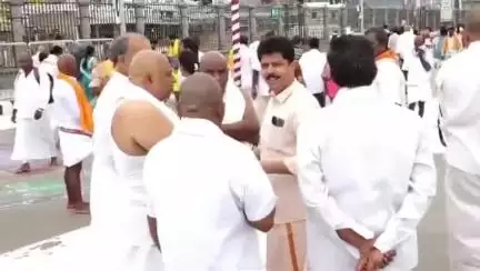 శ్రీవాణి టికెట్లపై ఇచ్చే గదుల కేటాయింపు పై భక్తుల ఆగ్రహం
