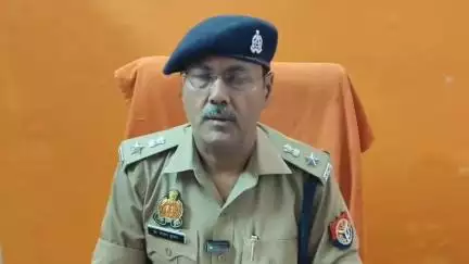 कायमगंज: थाना नवाबगंज क्षेत्र में पुलिस सिपाही द्वारा की गई घटना के संबंध में एएसपी डॉ संजय कुमार ने मीडिया को दी जानकारी