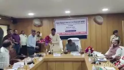 बेमेतरा: बेमेतरा कलेक्ट्रेट के सभागार में जिला विकास समन्वय एवं निगरानी समिति की बैठक सम्पन्न, सांसद और मंत्री रहे मौजूद