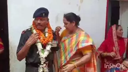घोसी: शिशरा गांव में सेवानिवृत्त होकर घर लौटे सूबेदार का किया गया भव्य स्वागत