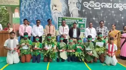 ପାରଳାଖେମୁଣ୍ଡି: ଉପଲଡା ସ୍ଥିତ ଟି ଏମ ହାଇ ସ୍କୁଲ୍ ଠାରେ ଜିଲ୍ଲା ଆଇନ୍ ସେବା ପ୍ରାଧିକରଣ ପକ୍ଷରୁ ବନ ମହୋତ୍ସବ ସପ୍ତାହ ପାଳନ