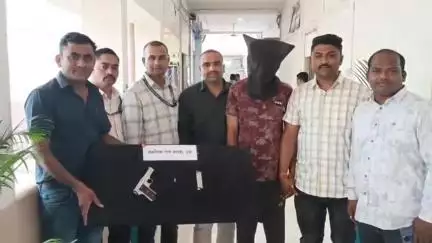 धुळे: "तिखी रानमळा रस्त्यावर दहशतीसाठी गावठी कट्टा घेऊन फिरणारा तरुण एलसीबीच्या जाळ्यात"