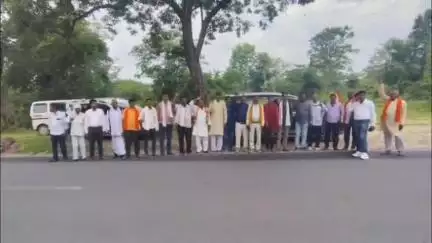 रंका: केंद्रीय सड़क परिवहन मंत्री नितिन गडकरी का गढ़वा आगमन, रंका प्रखंड से हज़ारों लोग पहुंचे