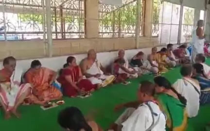 అలంపూర్: శ్రీ జోగులాంబ ఆలయాన్ని దర్శించుకున్న శృంగేరి పీఠానికి చెందిన  50 మంది వేద పండితులు
