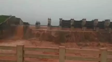 जगन्नाथपुर: वैतरणी नदी में बढ़ा जलस्तर, जगन्नाथपुर एसडीओ ने 17 गांवों को किया अलर्ट; दो स्कूल बंद