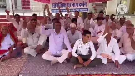 संगरिया: नगर पालिका प्रशासन के खिलाफ वार्ड 33 के लोगों का धरना लगातार जारी