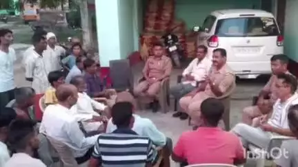 मितौली: नीमगांव पुलिस ने अपराध नियंत्रण के लिए पैला गांव में बैठक कर की सुरक्षा समिति बनाने की अपील