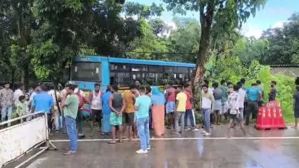 চোপড়া: ভয়াবহ দুর্ঘটনার কবলে এনবিএসটিসির একটি যাত্রী বোঝাই বাস