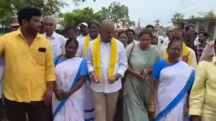 బందరు పోతేపల్లి గ్రామంలో సుపరిపాలనకు తొలి అడుగు ఇంటింటి ప్రచారాన్ని నిర్వహించిన రాష్ట్ర మంత్రి కొల్లు రవీంద్ర