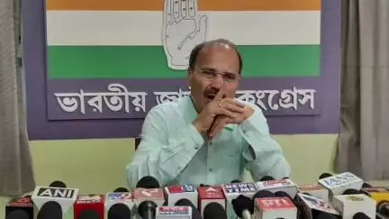 বহরমপুর: অপরাধ যেখানে তৃণমূল সেখানে,
বিস্ফোরক মন্তব্য অধীরের
 আজ বহরমপুর জেলা কংগ্রেস ভবনে