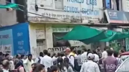 विदिशा नगर: हॉस्पिटल रोड पर 2 कंपनियों के MR में झगड़ा, सड़क पर लगा जाम, बुधवार की घटना का वीडियो गुरुवार दोपहर वायरल