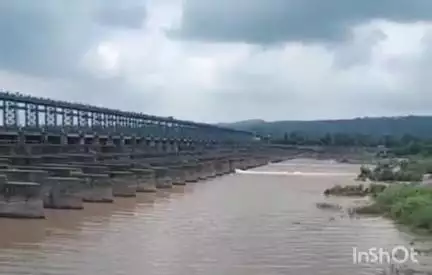 फतेहपुर: पौग डेम का जलस्तर 1320.04 फीट पर पहुंचा, प्रशासन ने हल्के स्तर पर खोले दो गेट