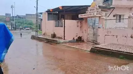 ખેરાલુ: ખેરાલુ શહેરમાં ધોધમાર 35 એમ.એમ વરસાદ નોંધાયો