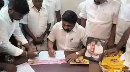 ராசிபுரம்: ராசிபுரத்தில் ஓரணியில் தமிழ்நாடு என்ற உறுப்பினர் சேர்க்கையில் திமுக எம்.பி.ராஜேஷ்குமார் பதிவு செய்து சேர்த்து கொண்டார்
