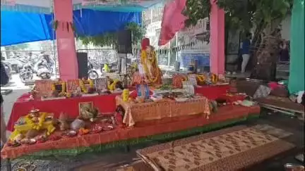 હાલોલ: હાલોલના કણજરી રોડ સ્થિત નીલકંઠ મહાદેવ મંદિરનો જીણોદ્ધાર તેમજ દેવી દેવતાઓની મૂર્તિની પ્રાણ પ્રતિષ્ઠા મહોત્સવ ઉજવાયો