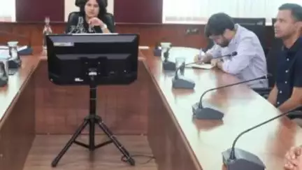 कुल्लू: आगामी सेब सीजन की तैयारियों पर उपायुक्त तोरुल एस रवीश की अध्यक्षता में समीक्षा बैठक आयोजित