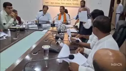 बिलासपुर: 22 पीड़ितों को 26 लाख रुपये की राहत राशि का भुगतान किया गया, अनुसूचित जाति जनजाति अत्याचार निवारण मामलों की समीक्षा हुई