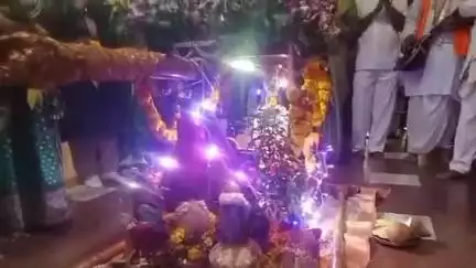 ధర్మవరం నుండి పుట్టపర్తికి గురువారం 3000 మంది సత్యసాయి భక్తులు పాదయాత్రగా వెళ్లారు.