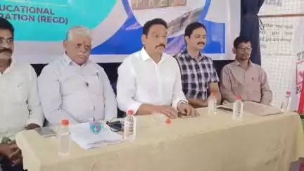 విద్య హక్కు చట్టం పేరిట బెదిరింపులు. ప్రైవేట్ స్కూల్స్ అసోసియేషన్ అధ్యక్షుడు విజయ్