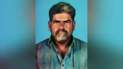 தூத்துக்குடி: கடலில் தவறி விழுந்து மீனவர் பலி மீன்பிடி துறைமுகத்தில் விசைப்படகுகள் கடலுக்குச் செல்லாமல் நிறுத்திவைப்பு