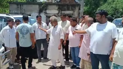হরিহরপাড়া: হরিহরপাড়ায় গুলিবিদ্ধ নাজিমুদ্দিনের খোঁজ খবর নিতে বাড়িতে বিধায়ক, শান্তি বার্তা তৃণমূল নেতৃত্বের