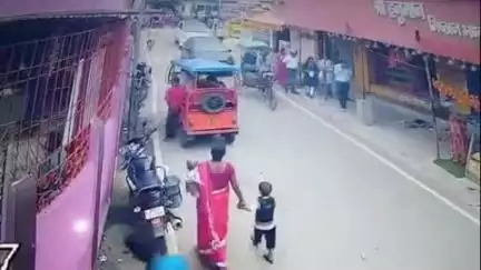 बिहार: धनेश्वर घाट मंदिर के पास युवक ने बच्ची के गले से छीना चांदी का लॉकेट