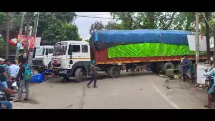 बड़हरिया: बड़हरिया थाना के पास टेंपो चालक की मौत पर ग्रामीणों ने एक घंटे तक सड़क जाम की