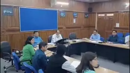 चम्पावत: वाईब्रेंट विलेज योजना से सीमांत क्षेत्र के 11 गांवों को मिलेगी विकास की नई पहचान, डीएम की अध्यक्षता में बैठक संपन्न