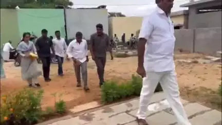 తుమ్మలకుంటపల్లిలో తొలి అడుగు ఇంటింటికి కూటమి ప్రభుత్వం కార్యక్రమంలో పాల్గొన్న ఎమ్మెల్యే పల్లె సింధూర రెడ్డి
