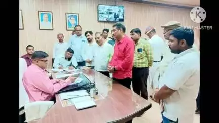 बस्ती: बस्ती जिले के प्रेस क्लब के अध्यक्ष ने पत्रकारों की सुरक्षा व अन्य कई मांगों को लेकर आज जिलाधिकारी बस्ती को सौंपा ज्ञापन