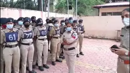 इंदौर: एमवाय अस्पताल में पोस्टमार्टम देखने पहुंची नव आरक्षक महिला पुलिस