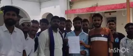 उरई: ग्राम शिवानी बुजुर्ग के ग्राम प्रधान व सचिव पर सरकारी लगभग ₹25 लाख गबन करने का आरोप, जिला प्रशासन से की शिकायत