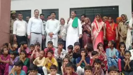 तिलहर: भारतीय कृषक दल ने ग्रामीणों के साथ उप जिलाधिकारी को ज्ञापन दिया, विद्यालयों के मर्ज के निर्णय पर रोक लगाने की मांग की