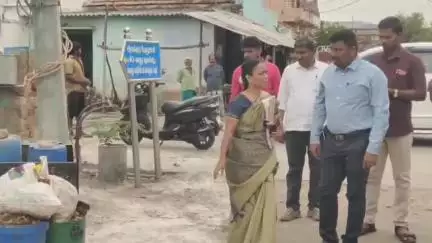 பழனி: ஆயக்குடி பேரூராட்சியில் மேற்கொள்ளப்பட்டு வரும் பல்வேறு வளர்ச்சித் திட்டப்பணிகளை
மாவட்ட ஆட்சியர் நேரில் பார்வையிட்டு ஆய்வு