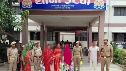 इटवा: सेमरी लाला मोड से इटवा पुलिस ने हत्या के मामले में 5 अभियुक्तों को किया गिरफ्तार
