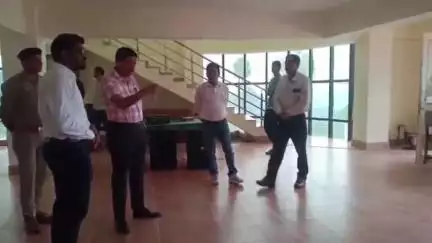 पौड़ी: खिर्सू व कल्जीखाल में नामांकन और मतगणना की व्यवस्थाओं व तैयारियों का उप जिला निर्वाचन अधिकारी ने लिया जायजा