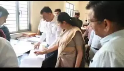 नरेन्द्रनगर: फकोट पहुंचे डीएम टिहरी ने नामांकन केंद्र का स्थल निरीक्षण कर व्यवस्थाओं का जायजा लिया