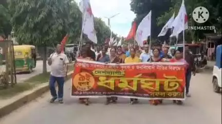 তেলিয়ামুড়া: ৯-ই জুলাই ধর্মঘটকে সফল করার জন্য তেলিয়ামুড়ায় এক রেলি করে তেলিয়ামুড়ার বামপন্থীর বিভিন্ন সংগঠন