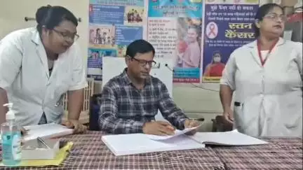 बुरहानपुर नगर: बुरहानपुर: सीएमएचओ ने किया जिला अस्पताल का निरीक्षण, लापरवाही पर लगाई फटकार