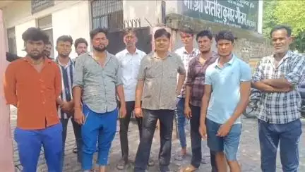 कोल: सिकंदरपुर में दर्दनाक हादसा, ट्रैक्टर-ट्रॉली ने दो युवकों को रौंदा, एक की मौके पर और दूसरे की उपचार के दौरान हुई मौत