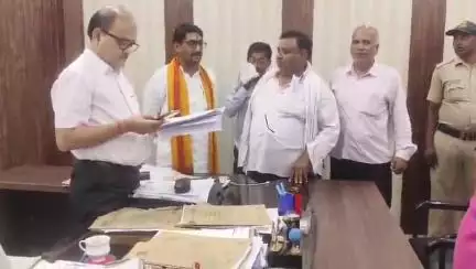 मैहर: इटहरा गांव में राशनकार्ड धारकों को खाद्यान्न नहीं मिला, सेल्समैन दे रहा धमकी, एसडीएम मैहर को ज्ञापन